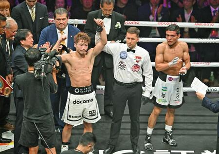 　ムロジョン・アフマダリエフ㊨に判定勝ちした井上尚弥