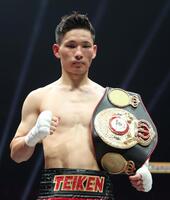 　高田勇仁に勝利した松本流星（撮影・中田匡峻）