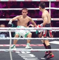 　５回、松本流星（右）との偶然のバッティングで倒れ込む高田勇仁（撮影・西岡正）