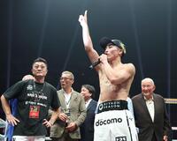 　「中谷君」と叫ぶ井上尚弥（撮影・中田匡峻）