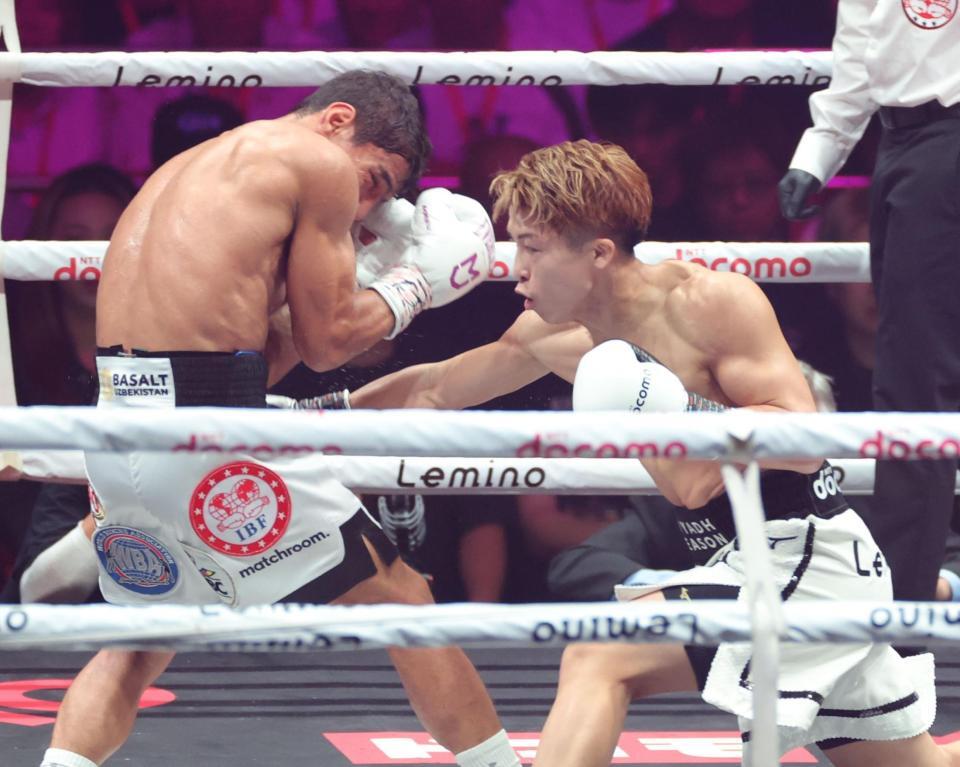 　３回、ムロジョン・アフマダリエフ（左）に右フックを浴びせる井上尚弥（撮影・西岡正）
