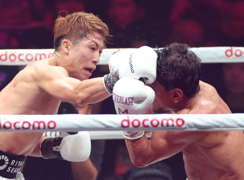 　５回、ムロジョン・アフマダリエフ（右）に右フックを浴びせる井上尚弥（撮影・西岡正）