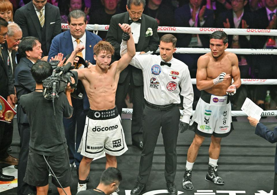 　ムロジョン・アフマダリエフ㊨に判定勝ちした井上尚弥