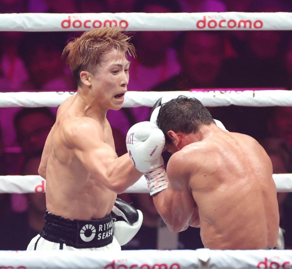 　６回、ムロジョン・アフマダリエフ（右）に右アッパーを放つ井上尚弥（撮影・西岡正）