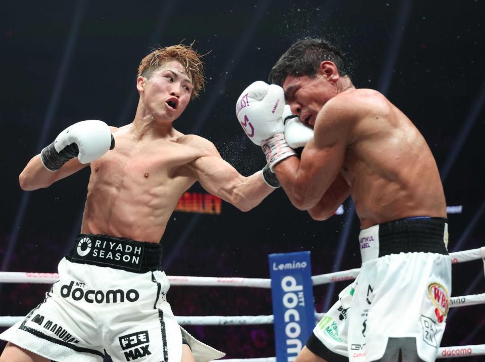 　９Ｒ、ムロジョン・アフマダリエフ（右）に打ち込む井上尚弥＝ＩＧアリーナ（撮影・中田匡峻）