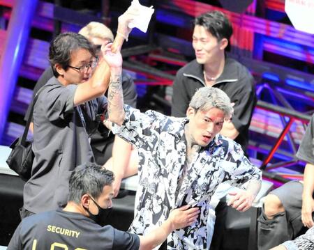 　オーディションで暴れるシェンロン