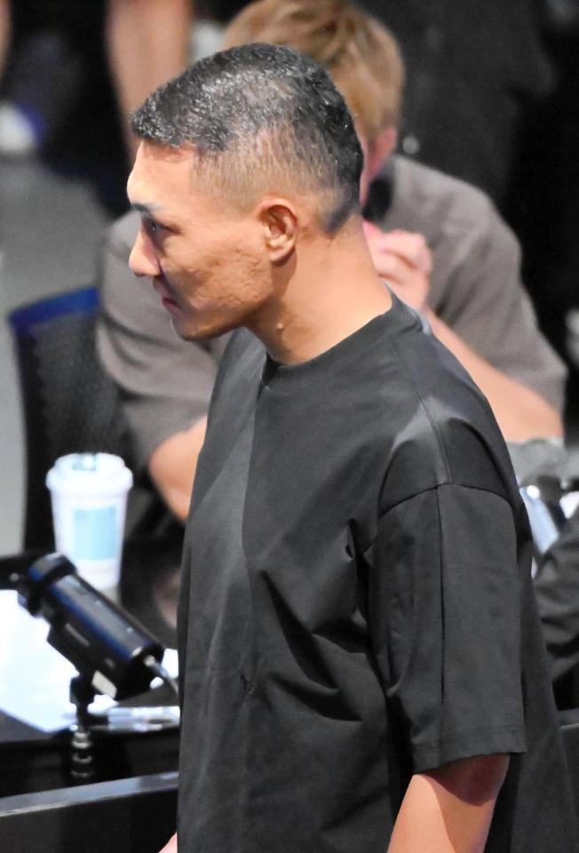 　オーディションに登場し凄む誠