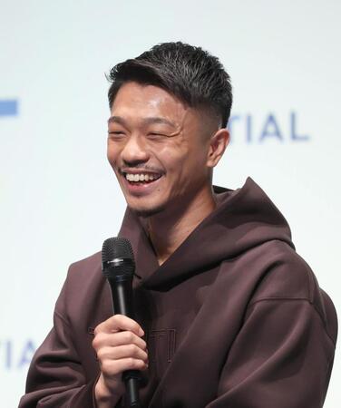 　トークをする中谷潤人（撮影・佐々木彰尚）