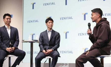 　トークをする中谷潤人（右）＝撮影・佐々木彰尚