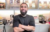 　メキシコからオンラインで会見に出席したルイス・ネリ