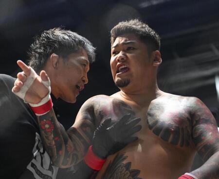 　激高する松井健（撮影・堀内翔）