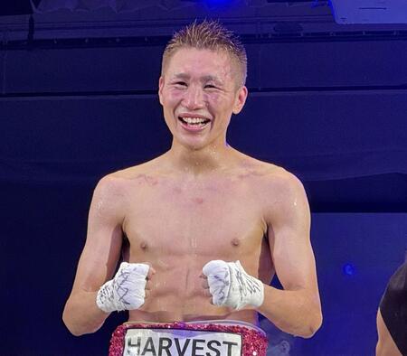 　珍しいダブルノックダウンも乗り越え、再起を飾った小国以載