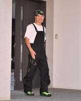 　店員のコスチュームで登場した那須川天心（撮影・開出牧）