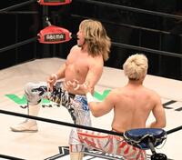 　棚橋弘至（左）と清宮海斗