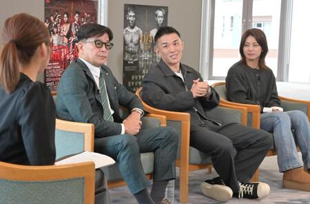 　番組収録に参加したする（左）から榊原信行ＣＥＯ、萩原京平、ケイト・ロータス