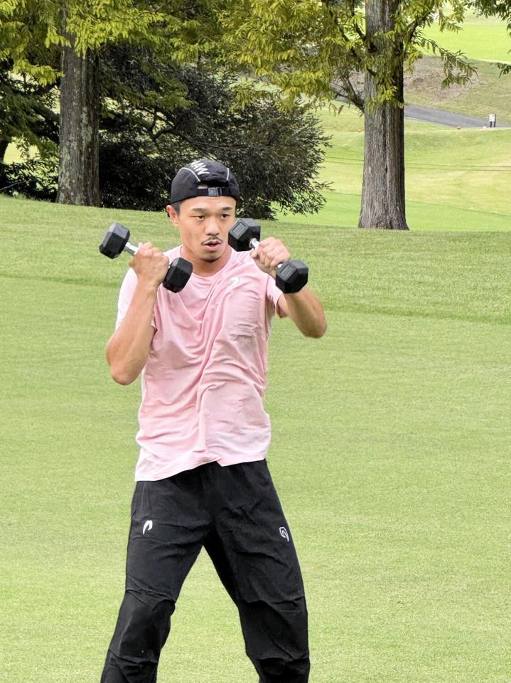 　ゴルフ場での走り込み合宿を公開した中谷潤人