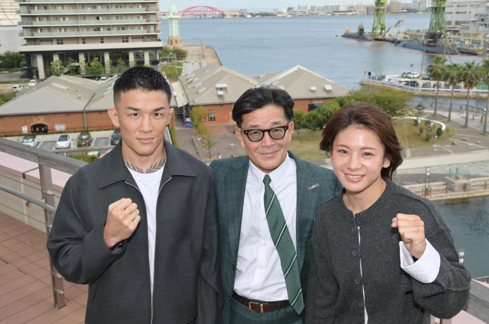 　大会をＰＲする（左）から萩原京平、榊原信行ＣＥＯ、ケイト・ロータス