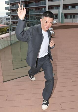 　豪快な投球フォームを披露する萩原京平