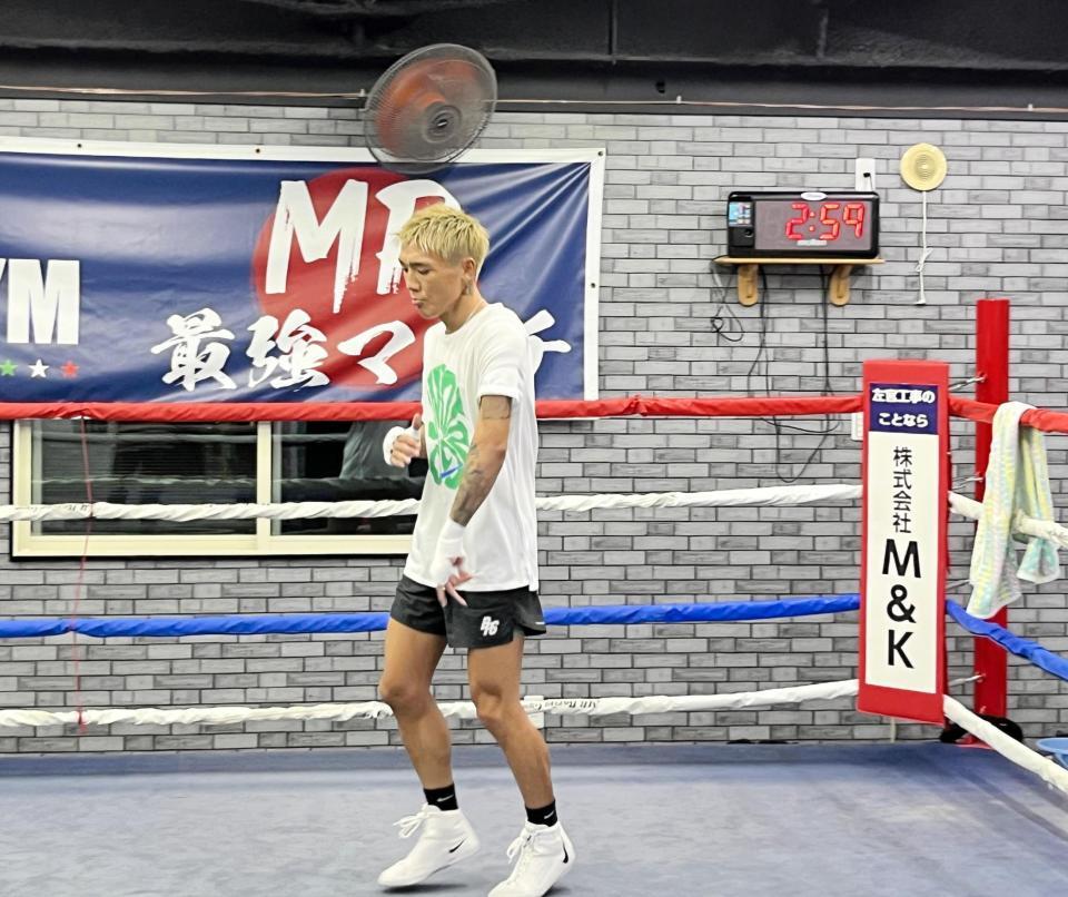 　カシメロ戦に向けて練習を公開した亀田京之介＝ＭＲジム