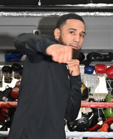 　試合に向け気合みなぎるルイス・ネリ（撮影・持木克友）