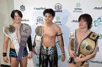 　王座防衛を果たして取材に応じる（左から）Ｔｏ－ｙ、武知海青、上野勇希（撮影・堀内翔）