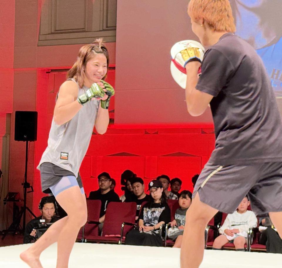 　ＲＩＺＩＮ神戸大会の合同公開練習に参加したケイト・ロータス