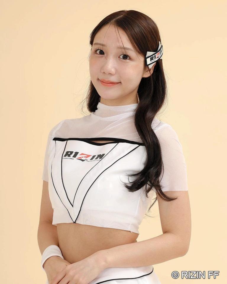 　くるみの代役を務めるＲＩＺＩＮガールの武井さら　ⒸＲＩＺＩＮ　ＦＦ