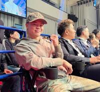 　新キックイベント「ＧＯＡＴ」のメインでＫＯ勝ちした那須川龍心をリングサイドで見守った兄・那須川天心