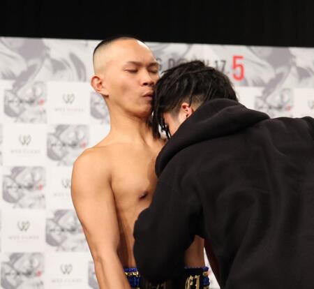 【写真】いきなり大荒れ　ＢＤ会見で“悪童”親友が頭突きの暴挙→大乱闘に発展