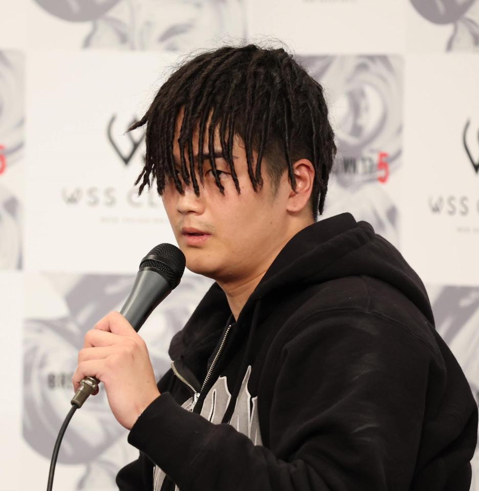 　意気込みを語るドラゴン（撮影・佐々木彰尚）