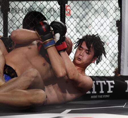 「弱ぇぞ、こいつ。そんなんで俺に勝てんのか！」最強喧嘩師が無傷３連勝の“悪童”親友を襲撃で騒然