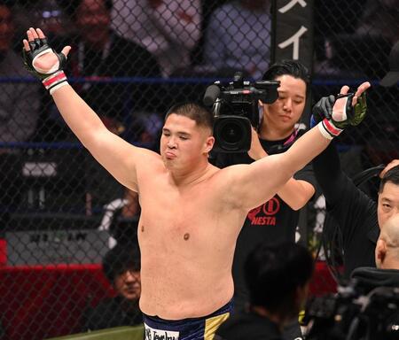 【写真】貴賢神が馬乗りボッコボコ衝撃の７０秒ＫＯ劇　反則王とも一触即発