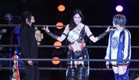 　朱里（左）と安納サオリ（右）から挑戦表明される上谷沙弥