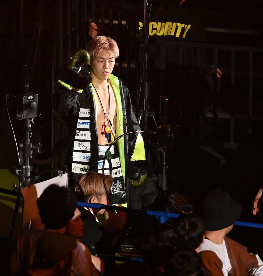 　入場するＫＩＮＧ陸斗（撮影・西田忠信）