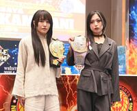 　１．４東京ドームで対戦する朱里（左）と上谷沙弥（撮影・園田高夫）