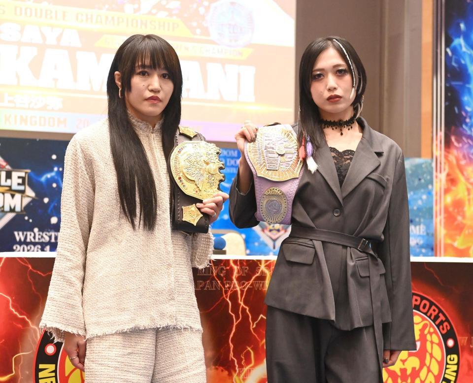 　１．４東京ドームで対戦する朱里（左）と上谷沙弥（撮影・園田高夫）