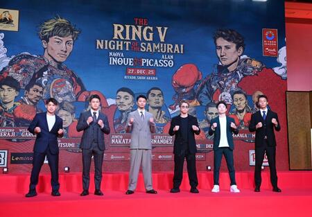 　会見でファイティングポーズを決める（左から）堤麗斗、堤駿斗、中谷潤人、井上尚弥、寺地拳四朗、今永虎雅（撮影・開出牧）