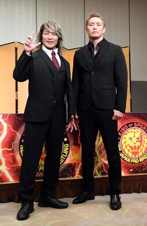 　１月４日に東京ドームのリングで相まみえる棚橋弘至（左）とオカダ・カズチカ（撮影・佐藤厚）