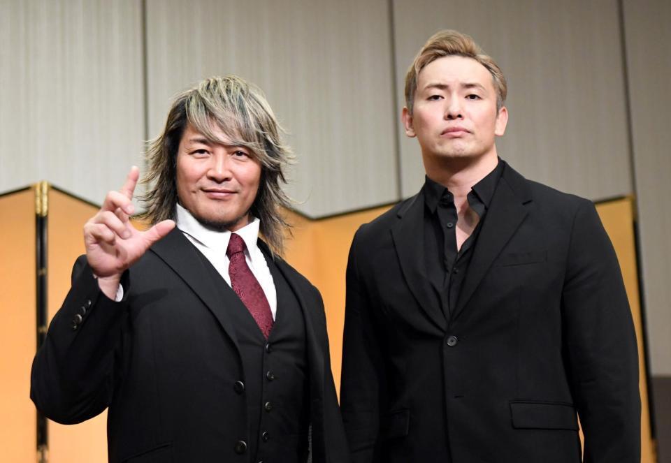 　１月４日の東京ドームのリングで相まみえる棚橋弘至（左）とオカダ・カズチカ（撮影・佐藤厚）