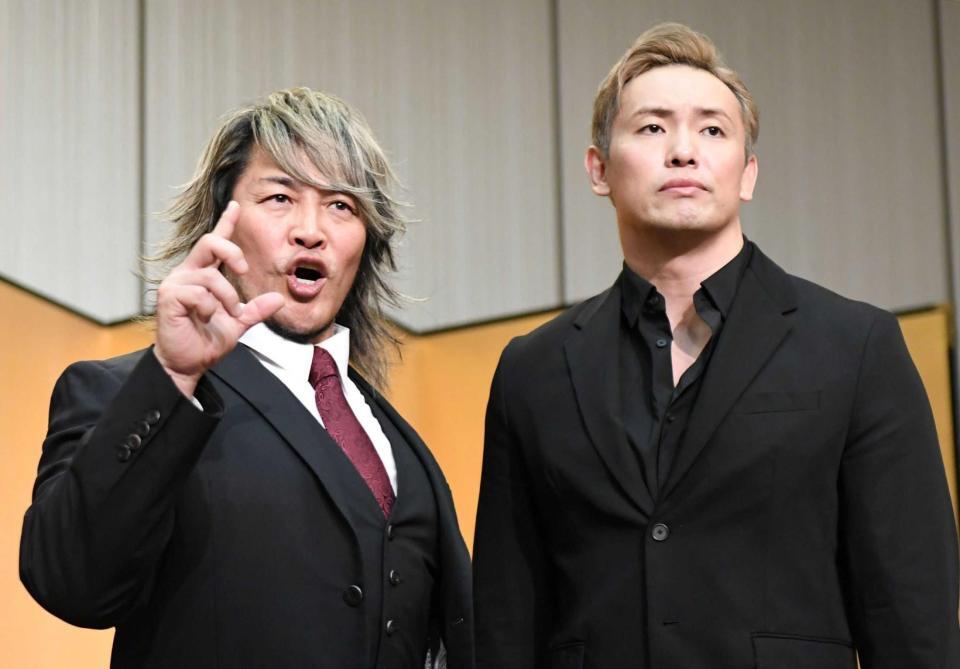 　１月４日、東京ドームのリングで相まみえる棚橋弘至（左）とオカダ・カズチカ（撮影・佐藤厚）