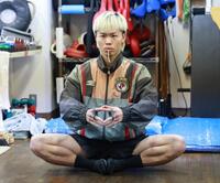 　調整する那須川天心（撮影・金田祐二）