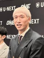 　ＯＮＥ日本大会の会見後に囲み取材に応じた安保瑠輝也
