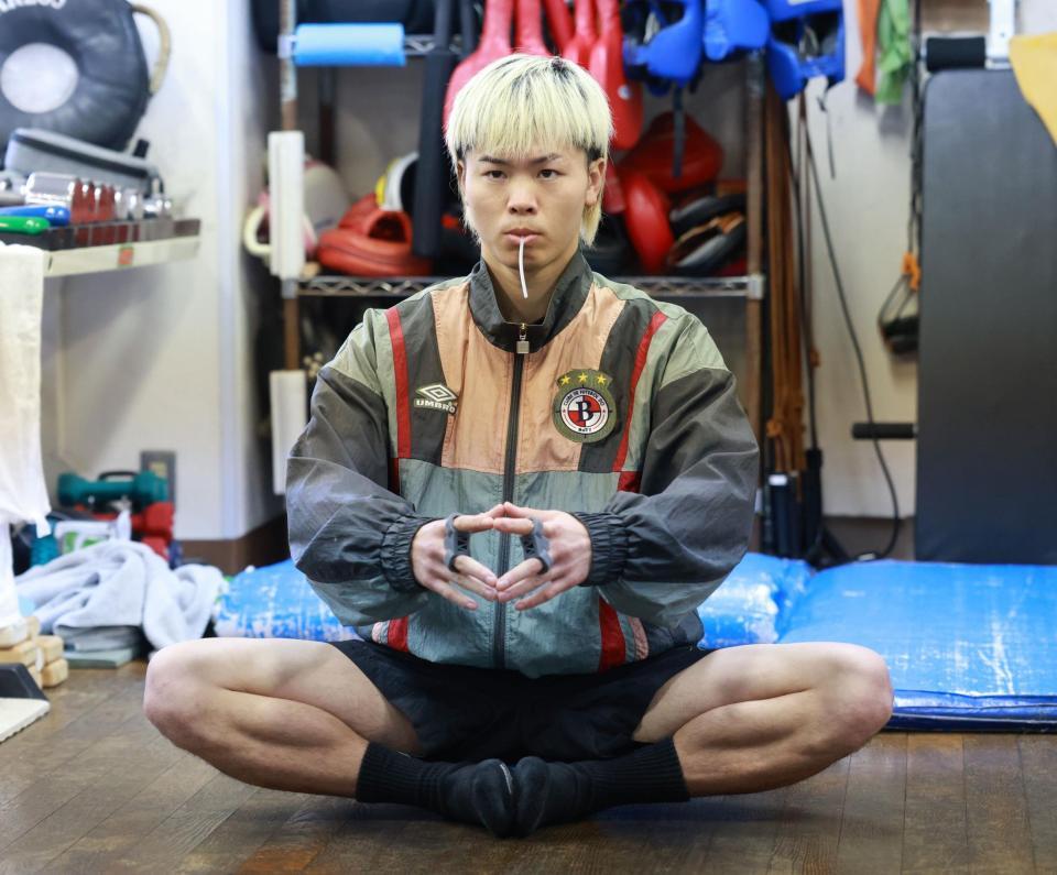 　調整する那須川天心（撮影・金田祐二）