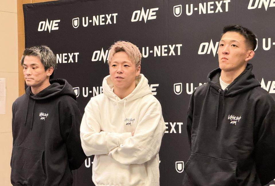 　ＯＮＥ日本大会の会見に出席した（左から）与座優貴、武尊、野杁正明