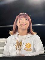 　持参した泥水をガブ飲みし、周囲を驚かせた石川奈青