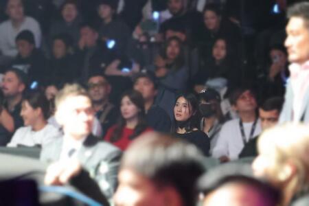 　観戦する土屋太鳳