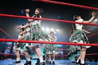 　リングで熱唱するＫＬＰ４８