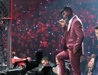 　武尊がいるリングに上がるロッタン（撮影・吉澤敬太）