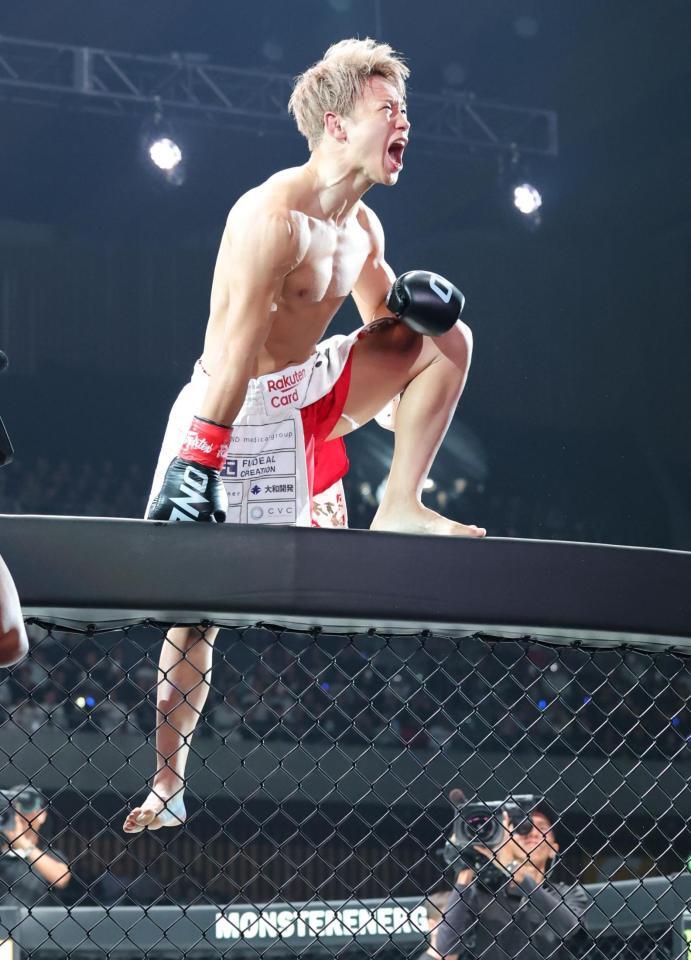 　デニス・ピューリックにＫＯ勝ちし、雄たけびを上げる武尊（撮影・吉澤敬太）