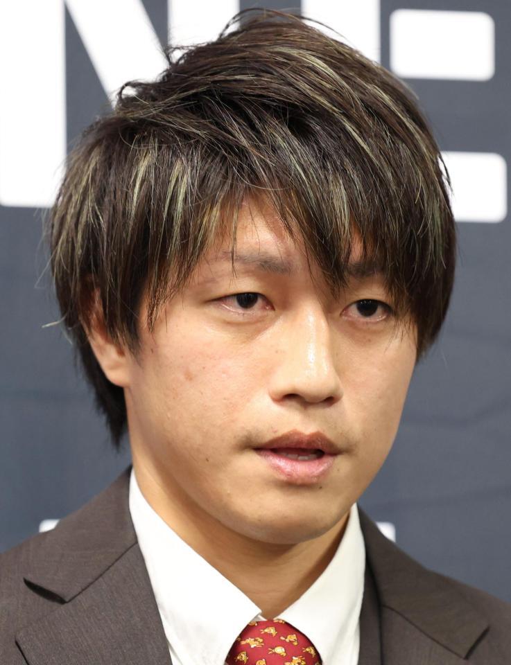 　ＷＢＯ世界フライ級に挑戦することを発表した桑原拓（撮影・佐々木彰尚）